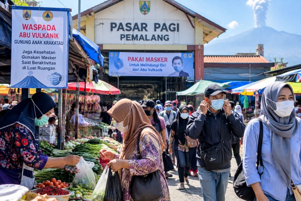 Jaga Kesehatan di Tengah Abu Vulkanik, BPBD Pemalang Imbau Warga Gunakan Masker Saat di Luar Ruangan