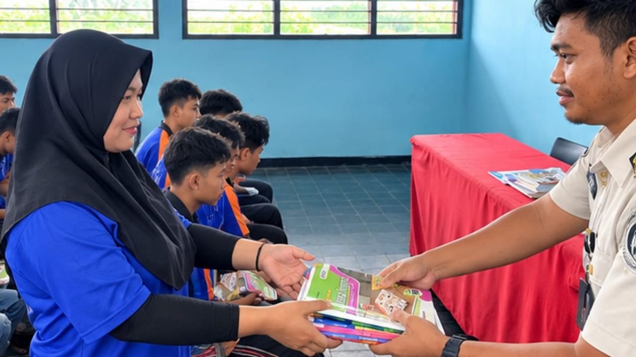 10 Warga Binaan Rutan Pemalang Mulai Ikuti KBM, Buku Bahan Ajar Diserahkan