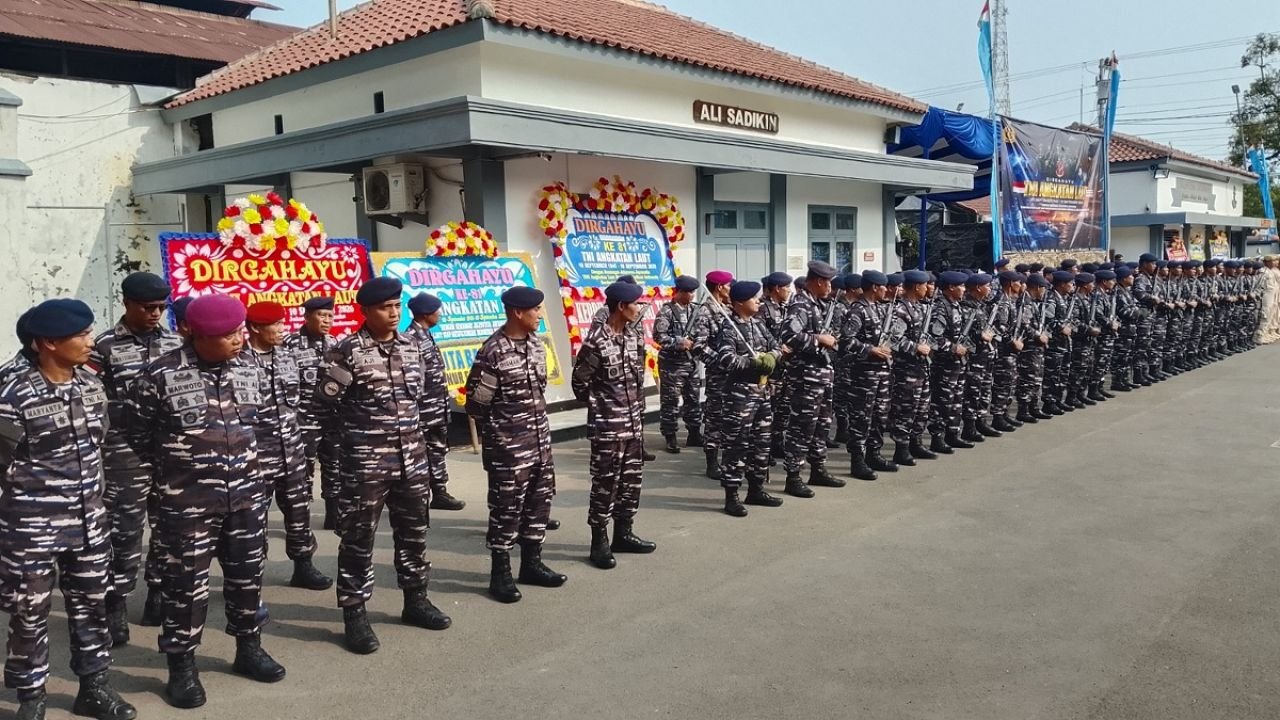 Upacara Peringatan Hari Jadi ke-81 TNI Angkatan Laut