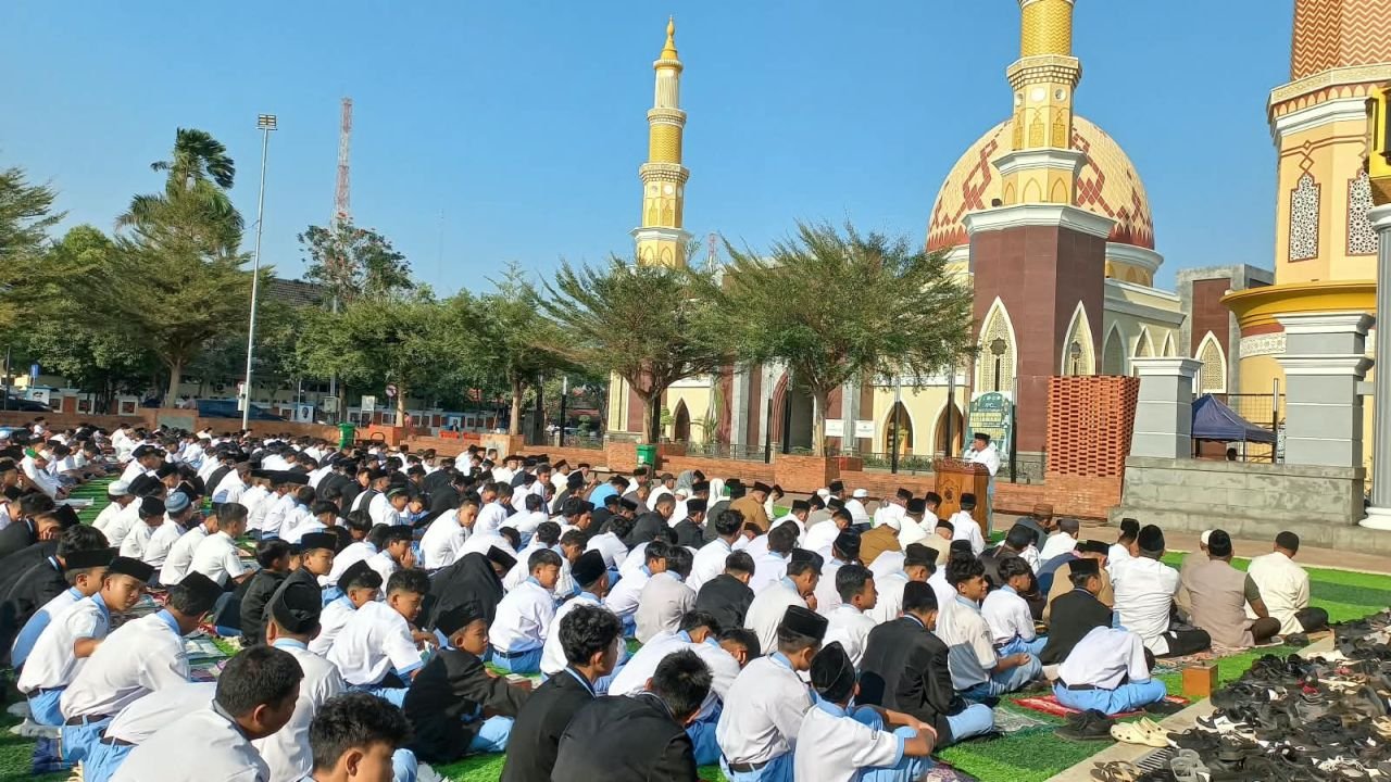 Ribuan Warga Majalengka Gelar Shalat Istisqa di Tengah Kemarau Panjang