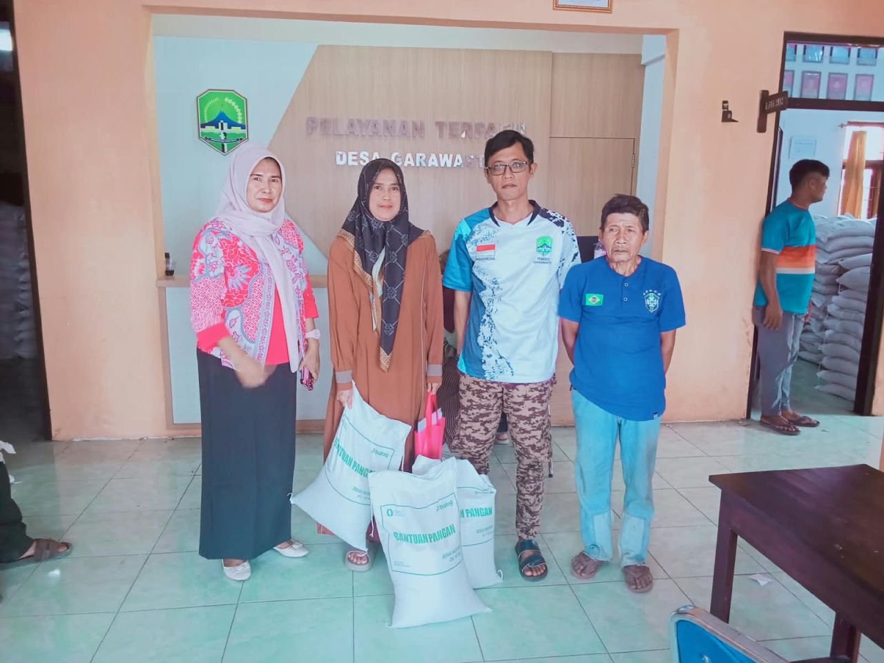 680 KPM Garawastu Terima Bantuan Pangan Beras