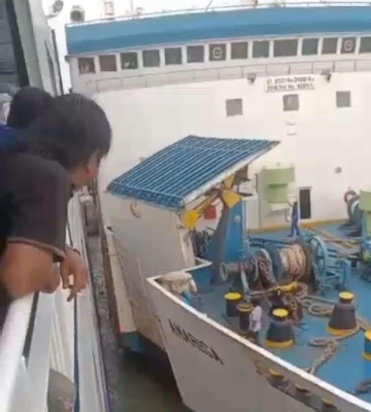 Penumpang saat melihat KMP Wira Berlian dan KMP Amarisa berbenturan