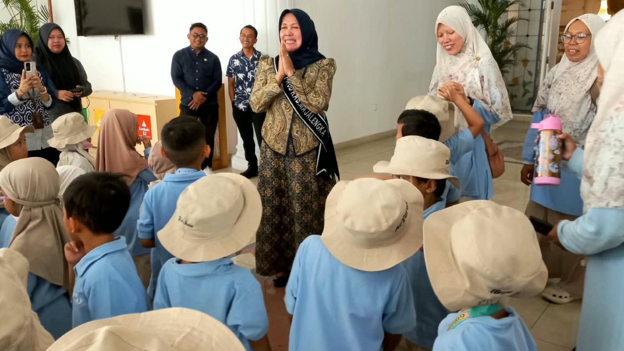 Anak PAUD dari TK Al-Farisi saat belajar di Pendopo Majalengka