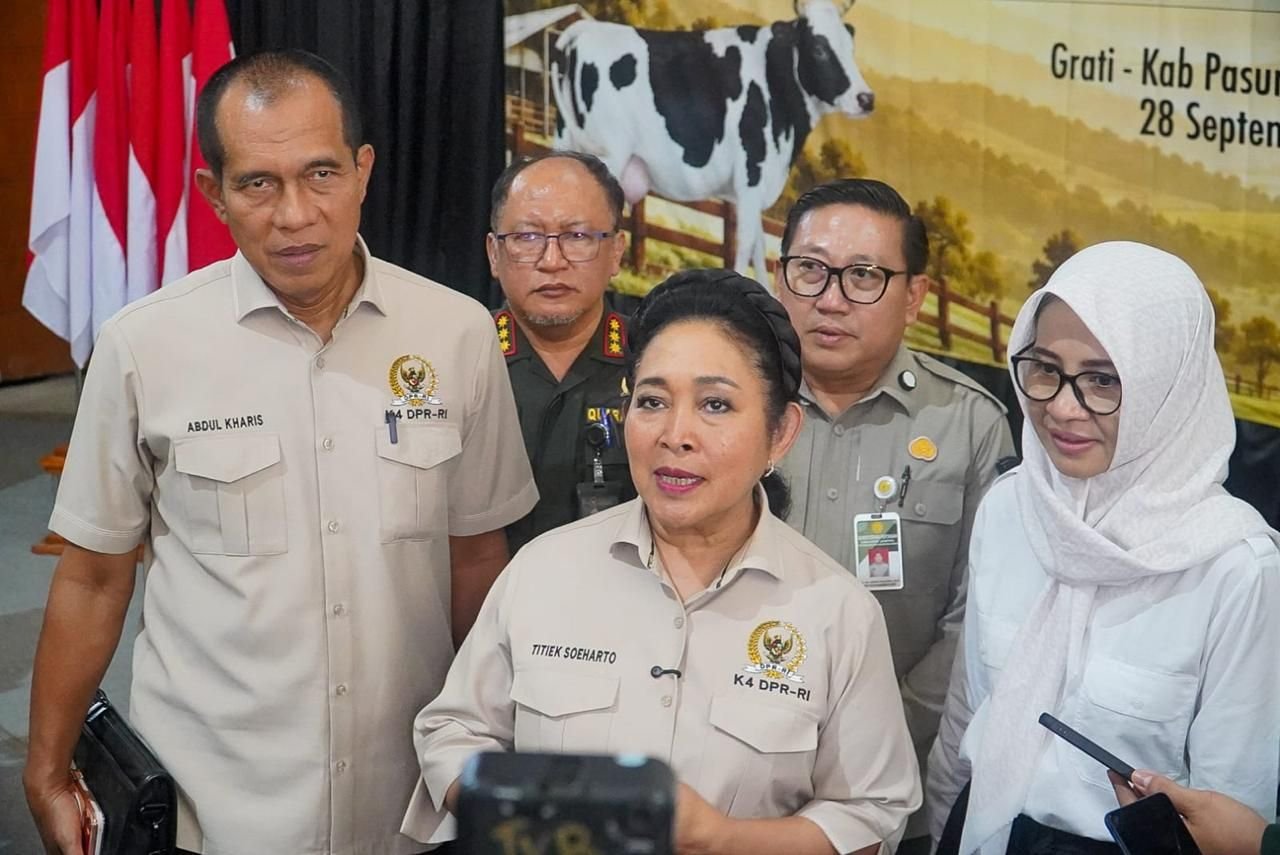 Titiek Soeharto saat kunjungan ke Pasuruan