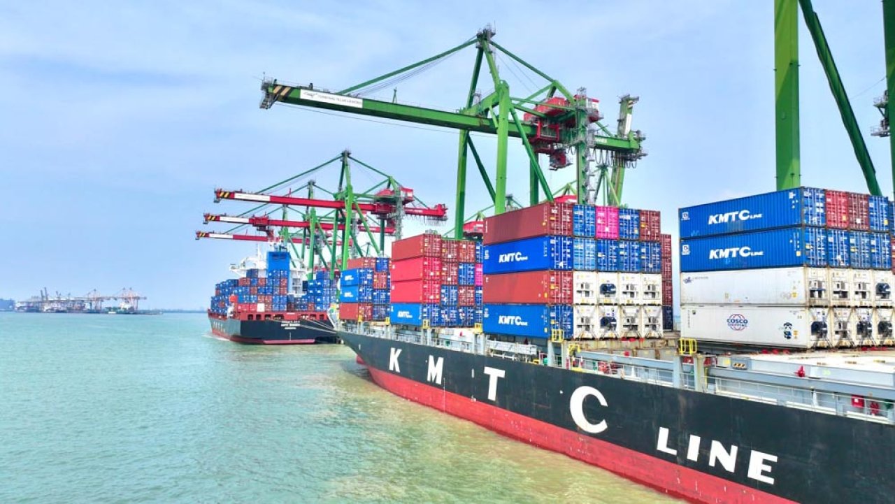 Arus Petikemas Terminal Teluk Lamong Tembus 2,29 Juta TEUs, Tumbuh 12,54 Persen