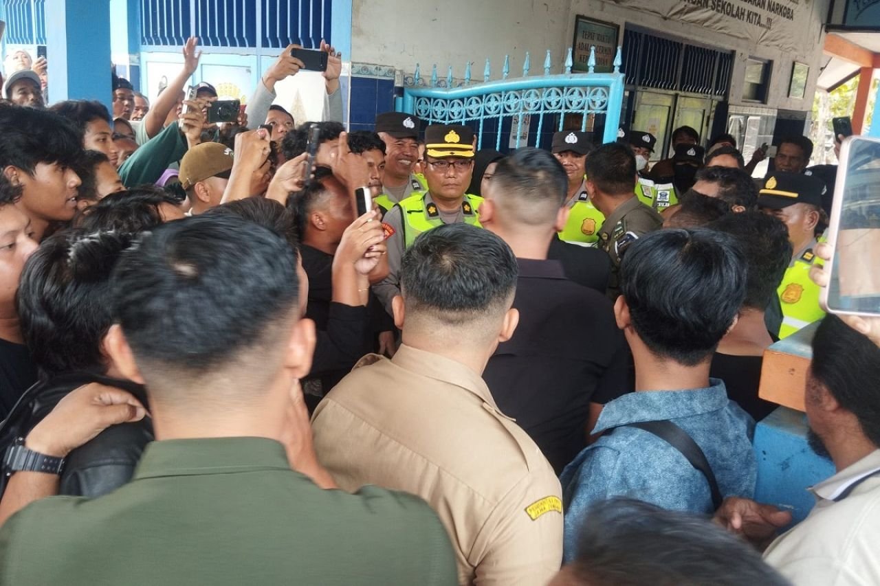 Ratusan warga meminta transparansi dugaan bulying di salah satu SD Negeri Pemalang