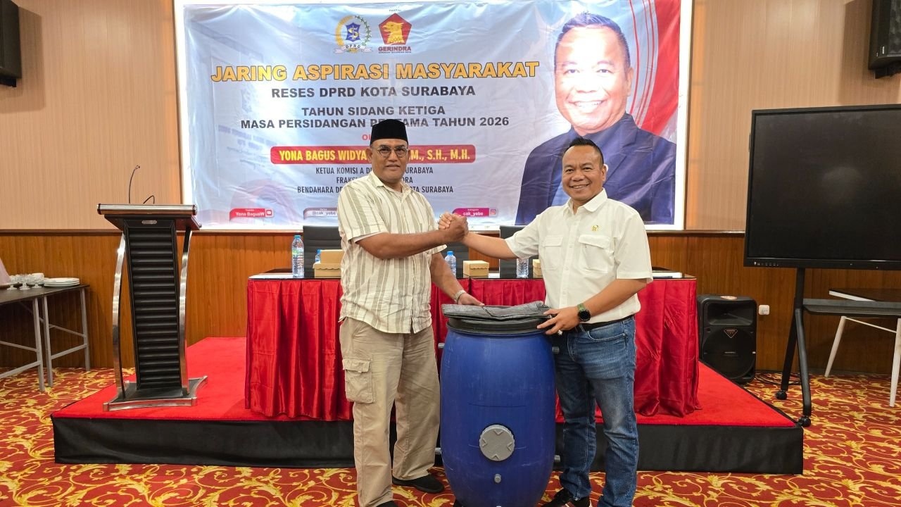 Dari Sampah Organik Jadi Ketahanan Pangan, Cak Yebe Bagikan 200 Tong Komposter di Dapil 5