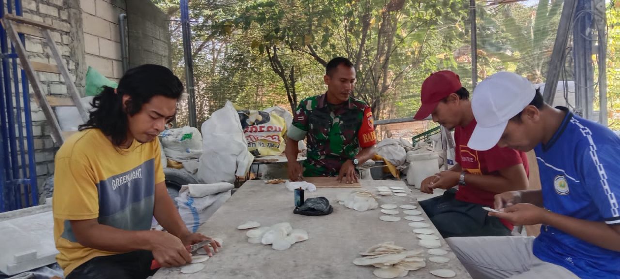 Keren, Kerajinan Kulit Kerang Warga Binaan Babinsa Sidayu Sasar Pasar Domestik hingga Mancanegara