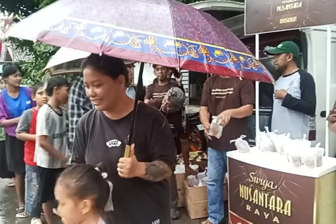 Yayasan ABC bagikan takjil kepada masyarakat