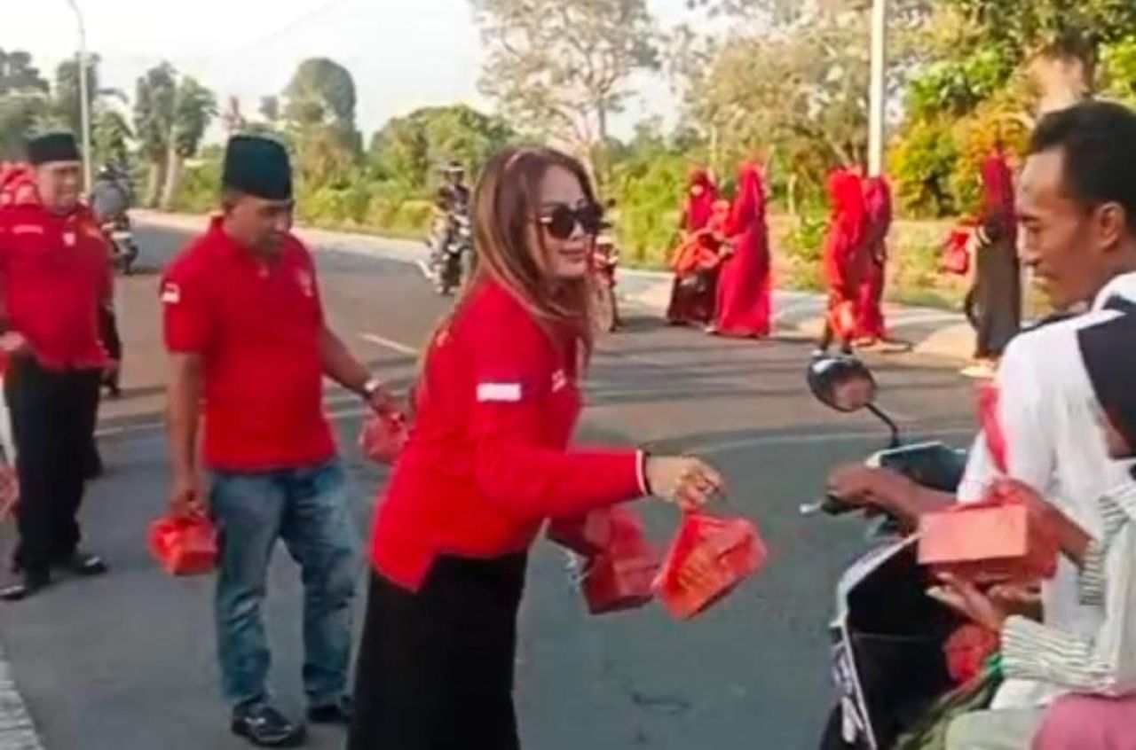 Srikandi Madas bagikan takjil