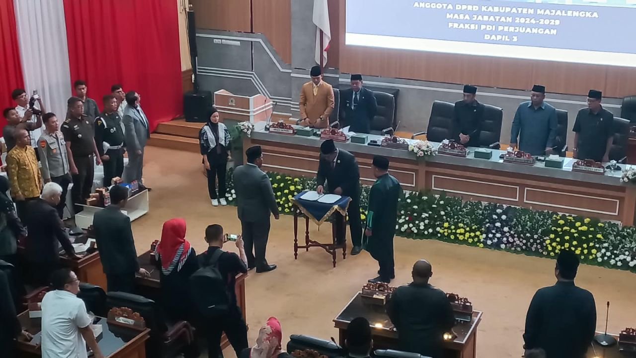 Sandi Fahmi Fatwa Resmi Dilantik sebagai Anggota DPRD Majalengka PAW Masa Jabatan 2024–2029.